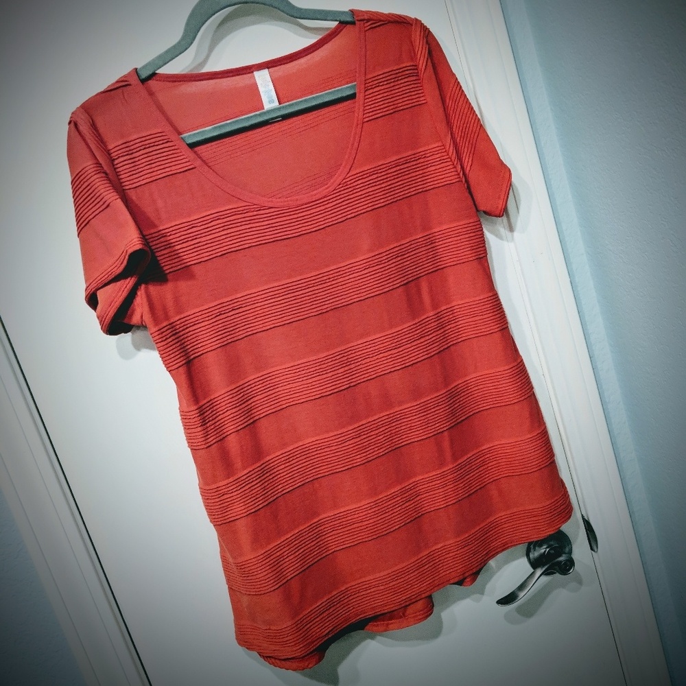 LulaRoe Classic T medium